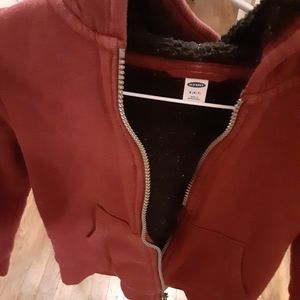 🔴(3 for $10)🔴 Old Navy boys small (6-7) sherpa lined burgundy zip up hoodie